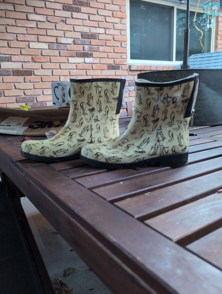 Jessica Simpson Rain Boots Size 8