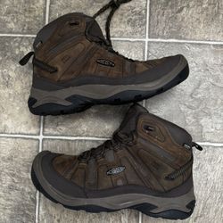 New KEEN Hiking Boots Men’s 12