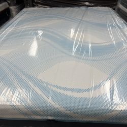 QUEEN SIZE TEMPURPEDIC LUXEBREEZE (MEDIUM) HYBRID MATTRESS & BOX SPRING BED SET