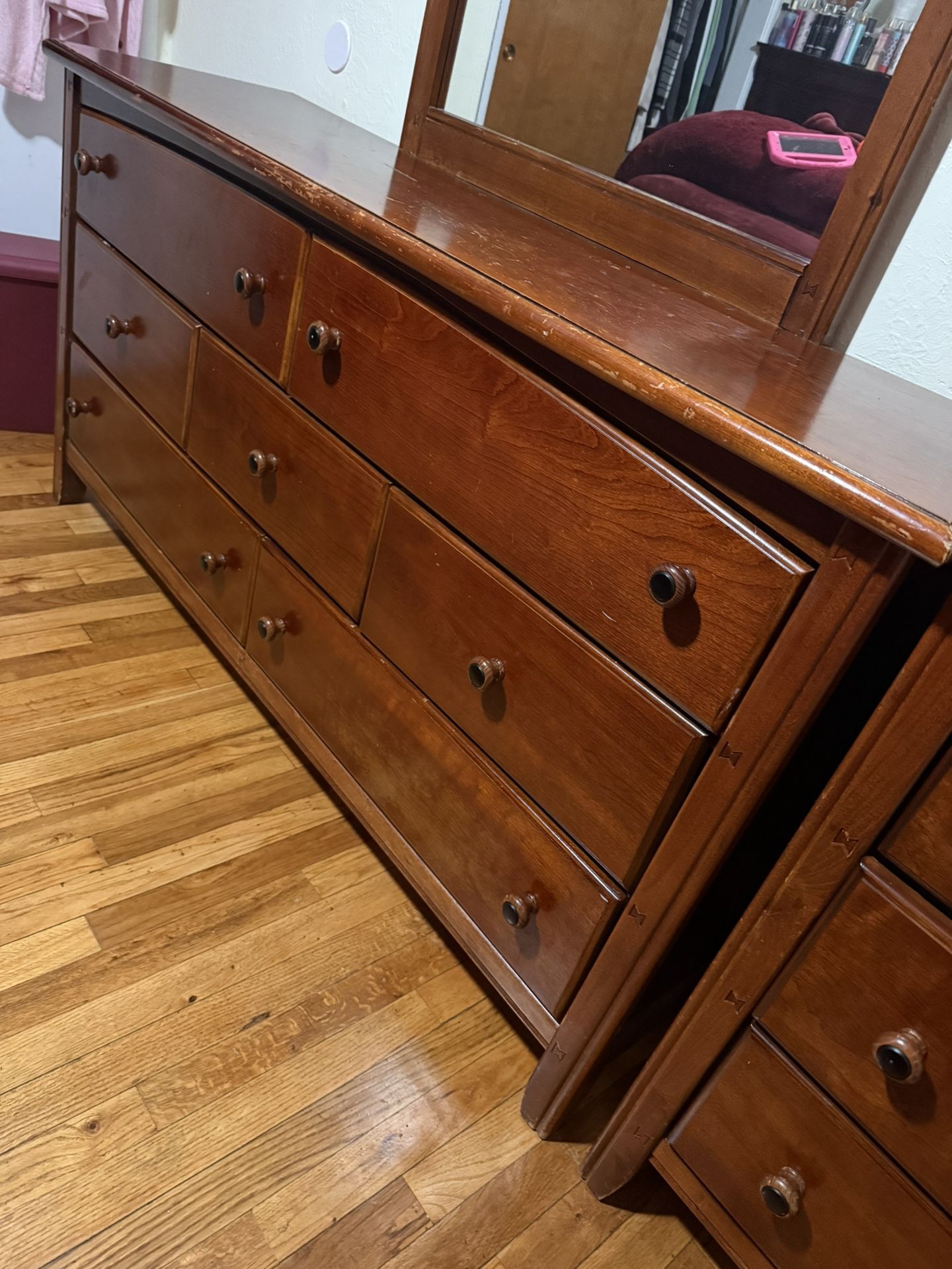 Dresser With Mirror