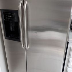 GE Stainless Steel Refrigerator 