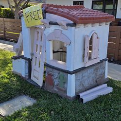 Free Playhouse