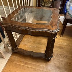 Windsor court end table