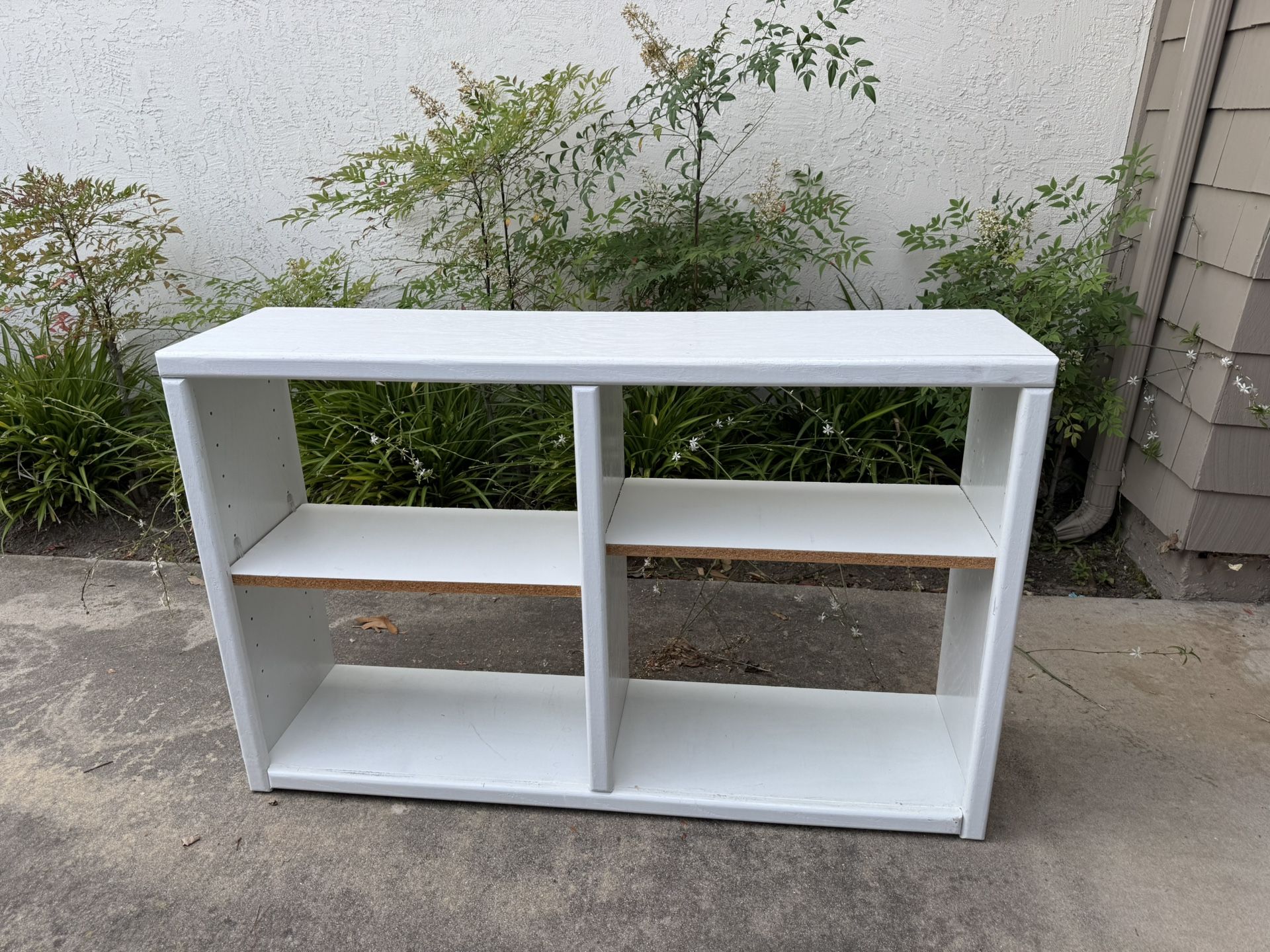 White Bookshelf – Sturdy & Stylish Storage Solution!