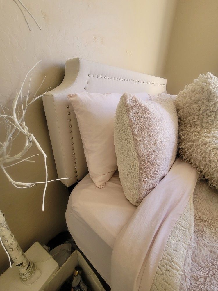 Beautiful Full Size Bed - Headboard, Frame And Boxspring!