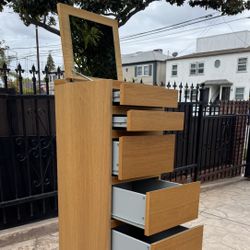 Vanity Dresser With Mirror 