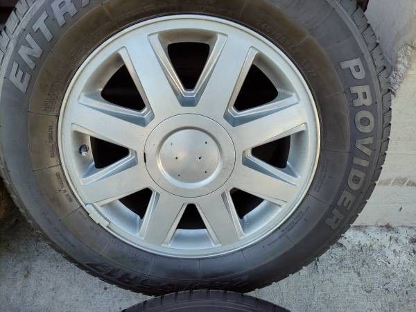 17 inch rims and caps with tires. Buick Ranier, trailblazer or Envoy