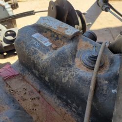 04 Tahoe Gas Tank With Pump
