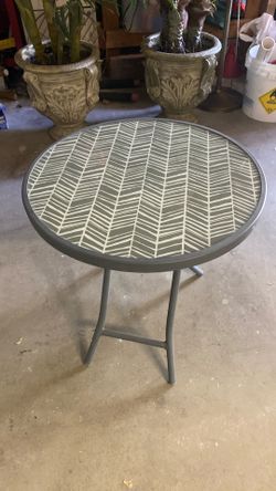 Beautiful Metal side table great condition size 18” top 18” tall