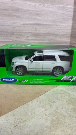 Welly NEX 1:27 2017 Cadillac Escalade Die-Cast Model