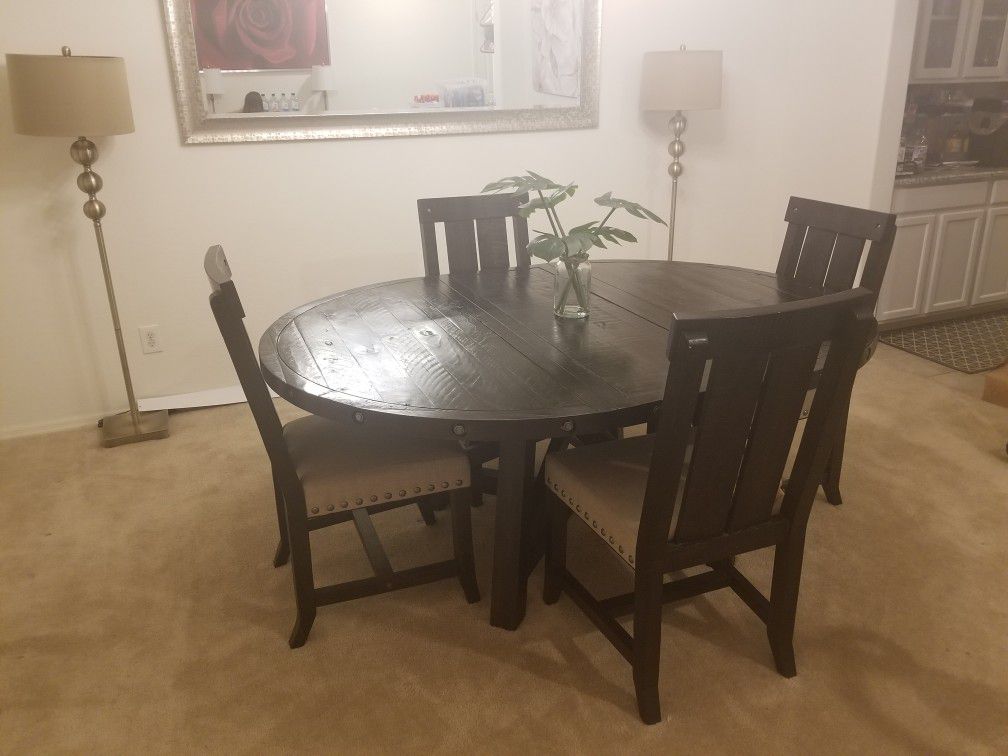 dining table and chairs lamps and stools need gone