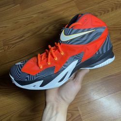 2015 Nike LeBron Zoom Soldier 8 “bright Crimson”