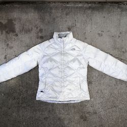 The North Face 550 Puffers Womens Medium Jacket