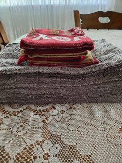 Large and small 14 piece microfiber cloth set. There are 8 large 6 small. All new