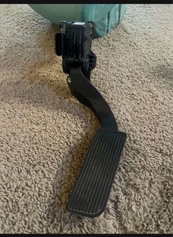 GM Genuine Parts 1 Accelerator Pedal.