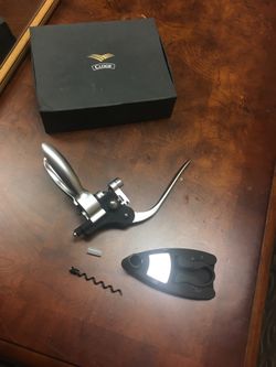 Wine bottle opener