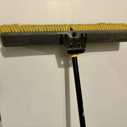 Quickie Super Bulldozer 24” Soft Sweep Push Broom - Great Condition 
