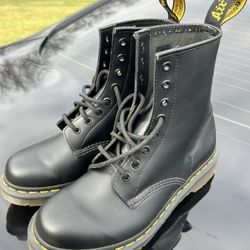 Dr. Martens 1460 Smooth Black Leather Ankle Boots 8 hole eye Size 8