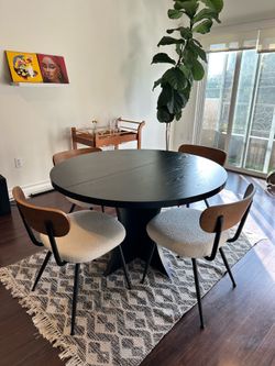 Dining table & chairs set