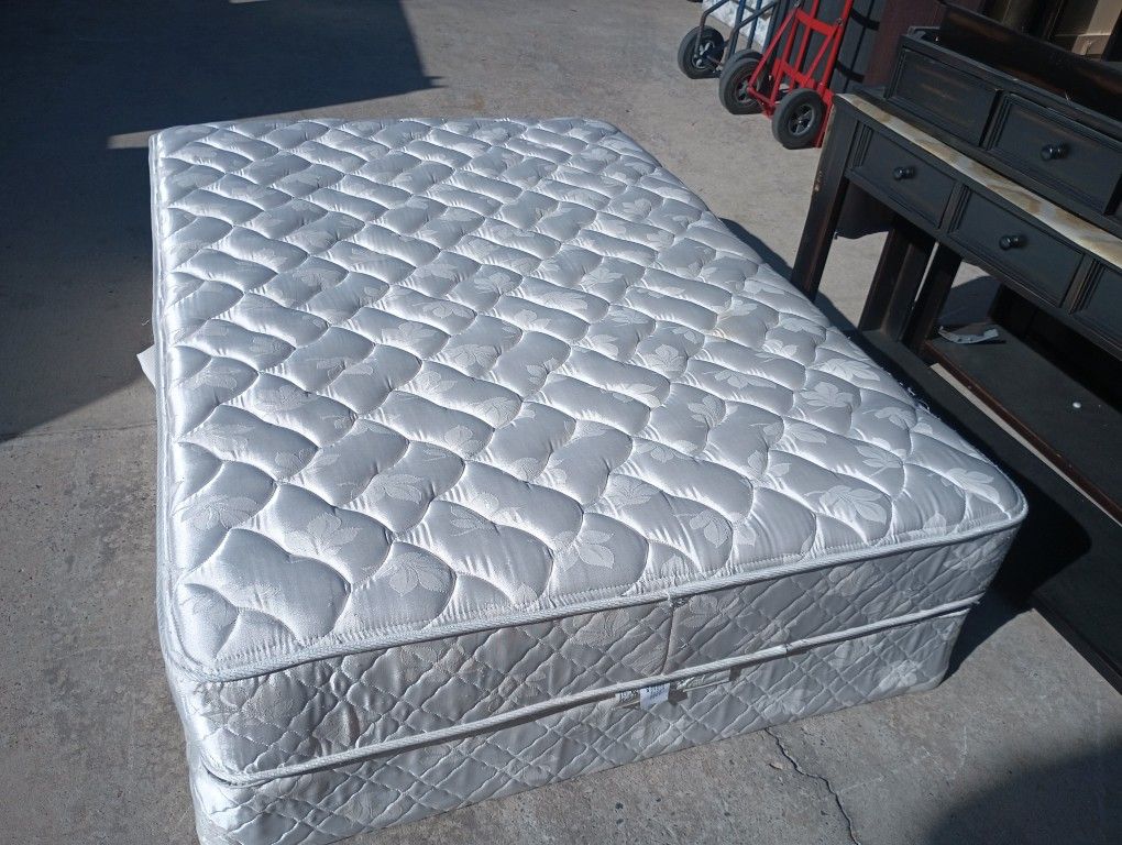 Full Size Reversible Mattress And Box Spring