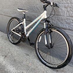 MEDIUM : TREK : MOUNTAIN BIKE 