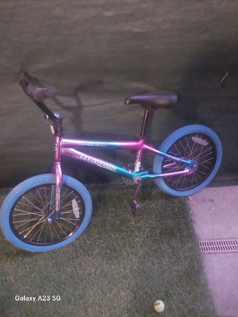 GIRLS GENESIS18 BMX BIKE