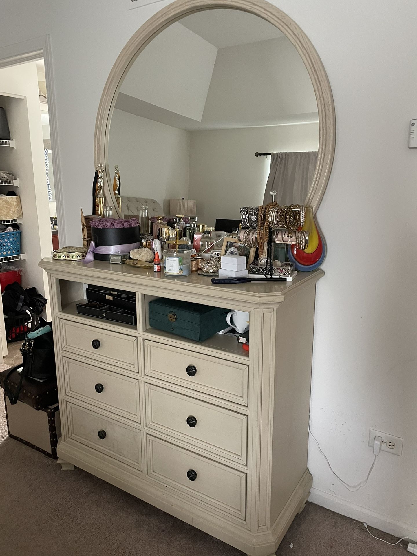 Cream Dresser With Mirror