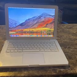 MacBook 2009 4gb Ram 250 hard drive 