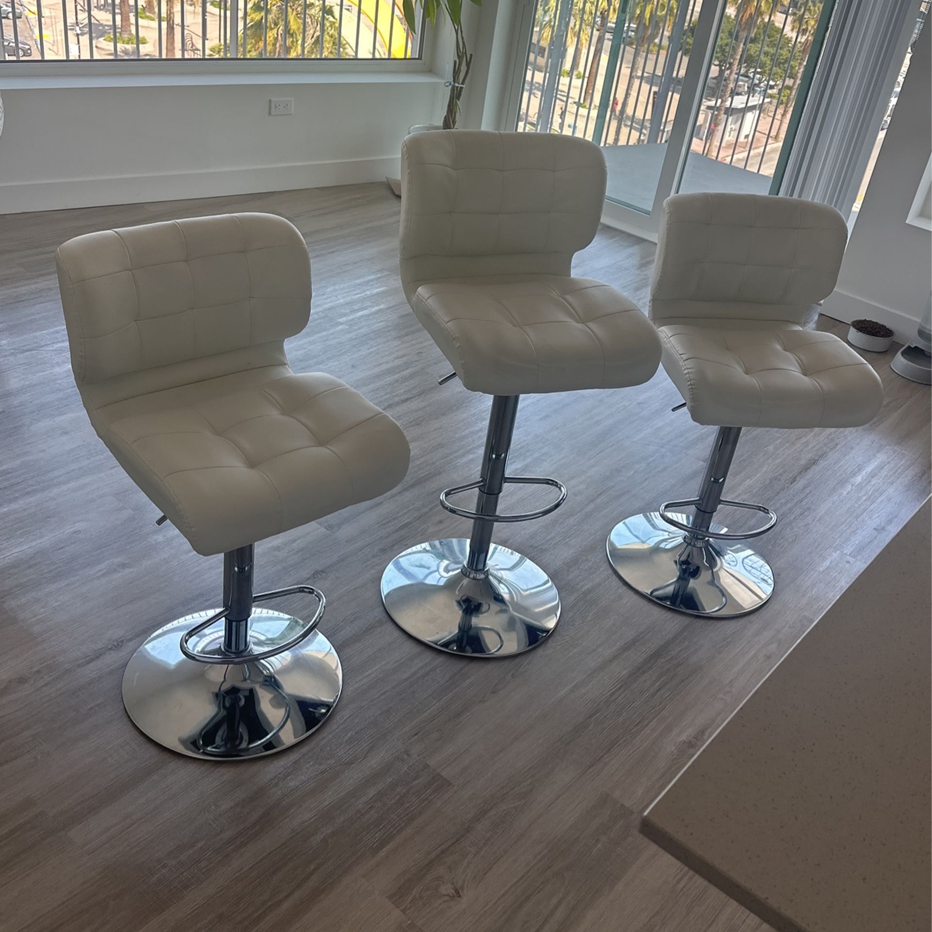 3 BARSTOOLS