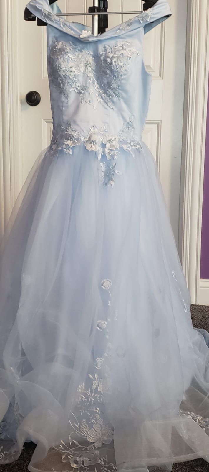 Large flower girl dress, used once Great condition cheap price sale light baby blue