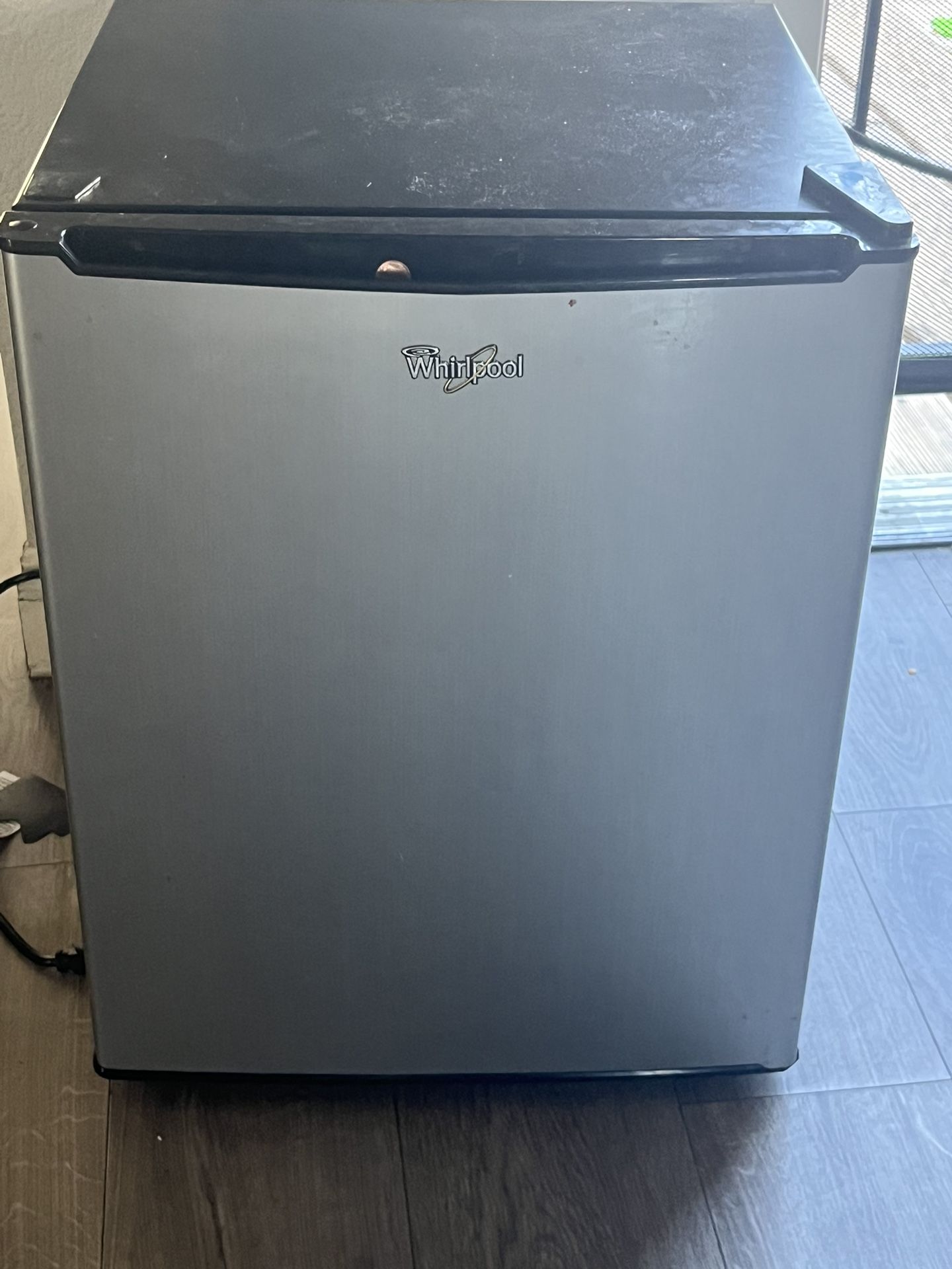 Whirlpool 2.7 Mini Fridge Clean Like New