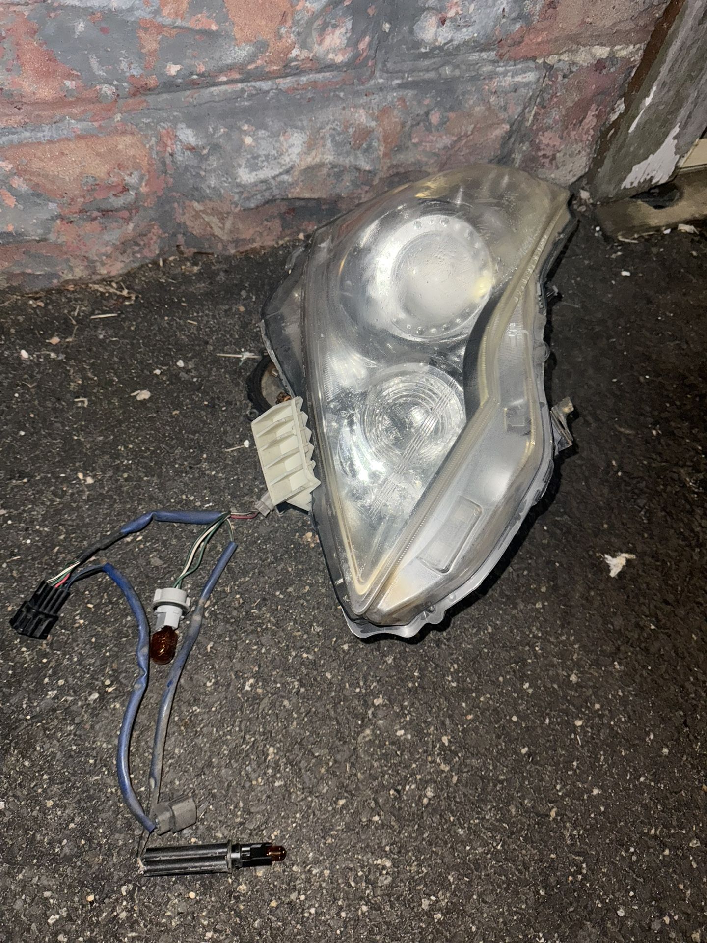 G37 sedan Headlight