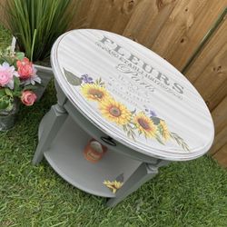 Beauty . Oval Side Table With Sunflowers 