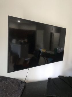 Samsung 65” UHD 4K Smart  TV Series 7 + Swivel Mount