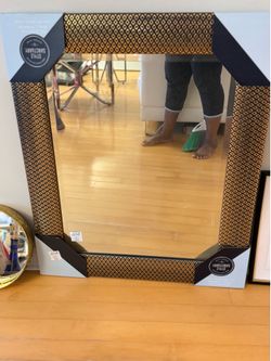Modern Decorative Wall Mirror – Black & Gold Frame (New)