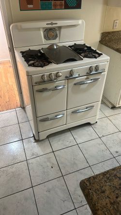 O’keefe &Merritt Clair Stove