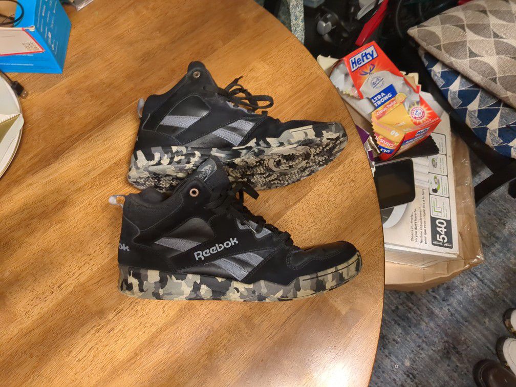 Men's Black And Camo Reeboks Size 10 And 1/2