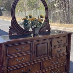 Quality Real Wood American Signature Dresser With Mirror . Great Condition