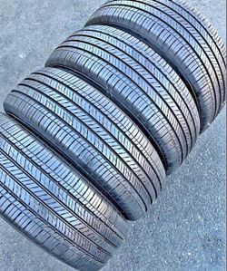 Set 235/60-18 Goodyear con el 80% de vida