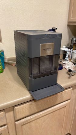 Frigidaire Gallery 44 lbs. Nugget Ice Maker