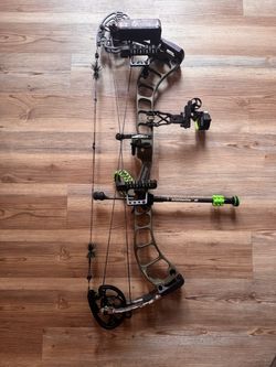 Prime CT5 Black Series Compound Bow Package – B-Stinger, Black Gold Sight + Arrows