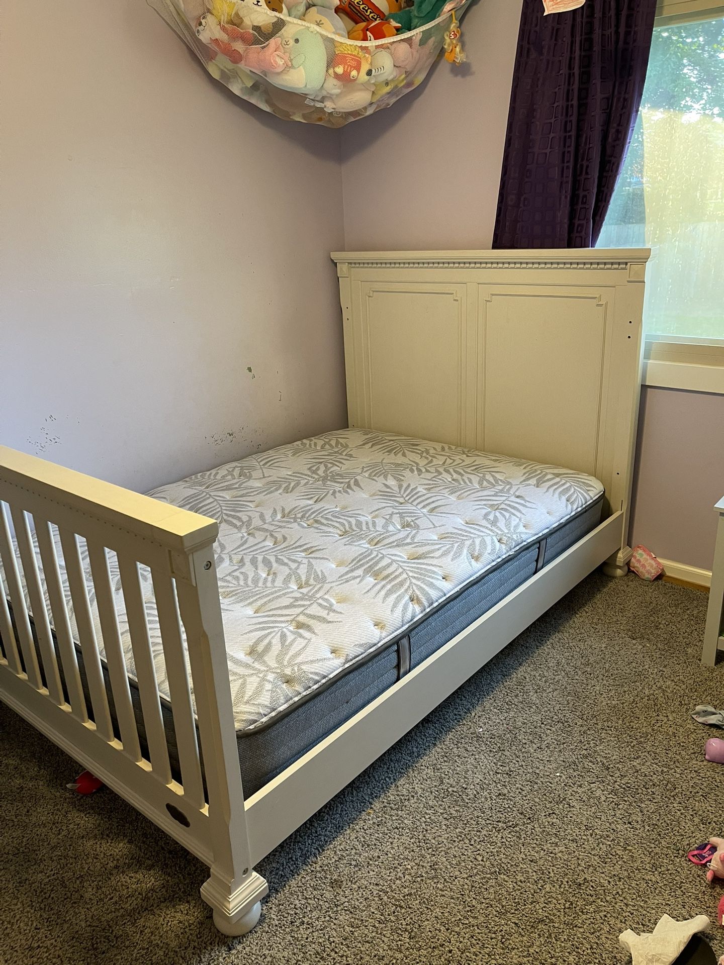 Full Bed And Dresser