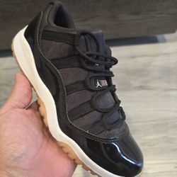 JORDAN 11 LOW BLEACHED CORAL SZ 3Y PREOWNED LIKE NEW