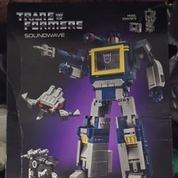 Lego Set #10358 Transformers "Soundwave"