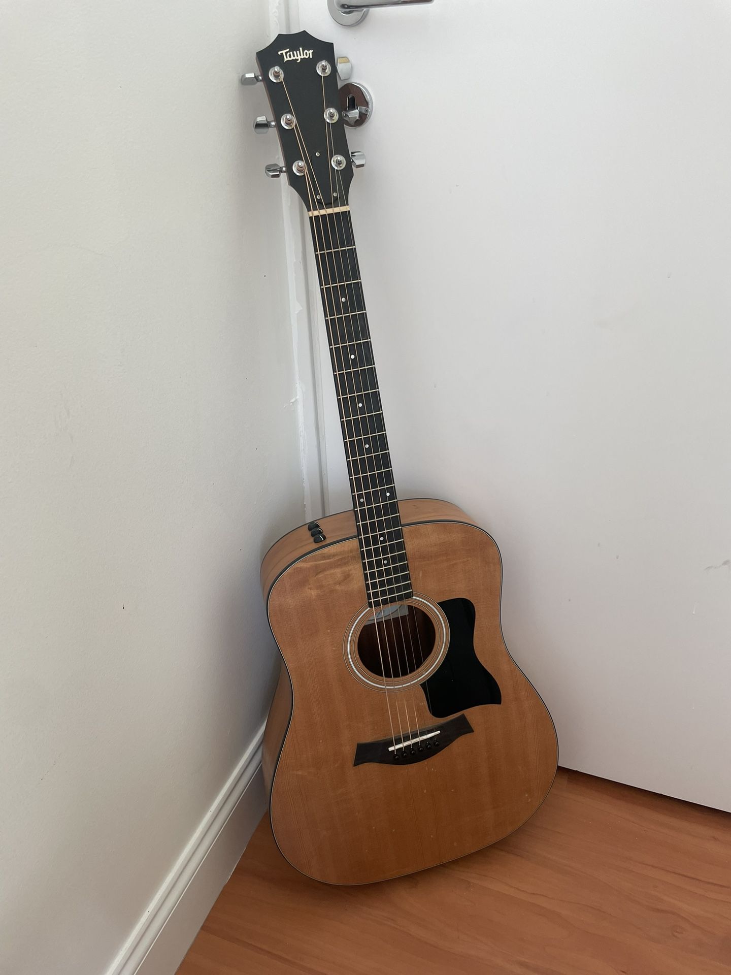 Taylor Acoustic Guitar 110e - Electroacoustic