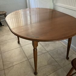 Hitchcock Table With Five Chairs And Leaf