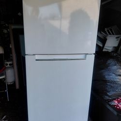Magic Chef Refrigerator 