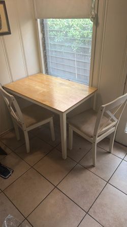 Kitchen table + 2 chairs