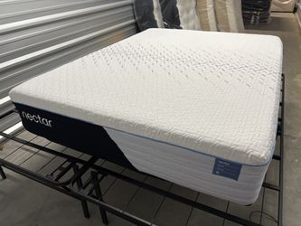 PERFECT CONDITION Nectar Classic Hybrid KING Mattress *Delivery Available*