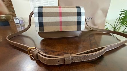 Burberry crossed body purse